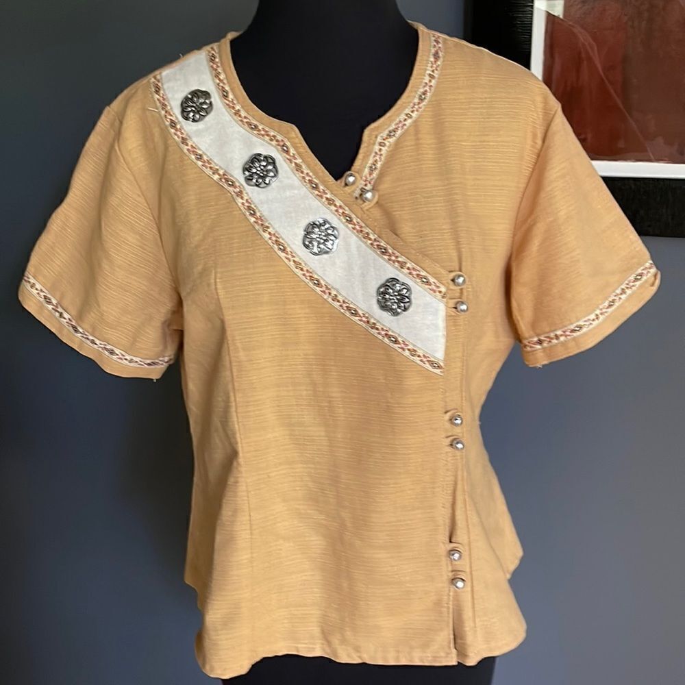 Bird woven gold braid, silver embossed floral medallion, & bell accent top. XXL